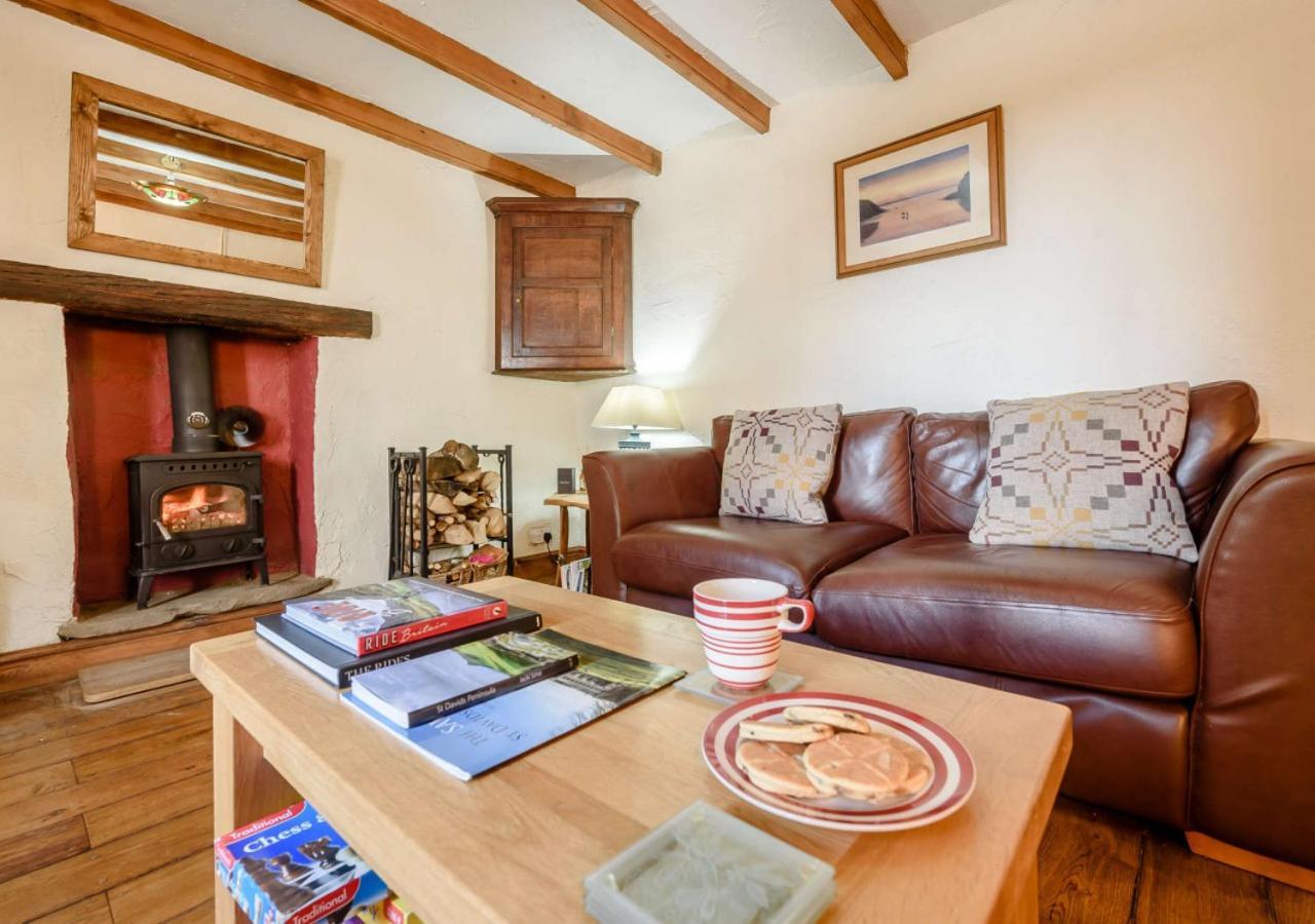 Bwthyn Clyd - St Davids Villa Exteriör bild