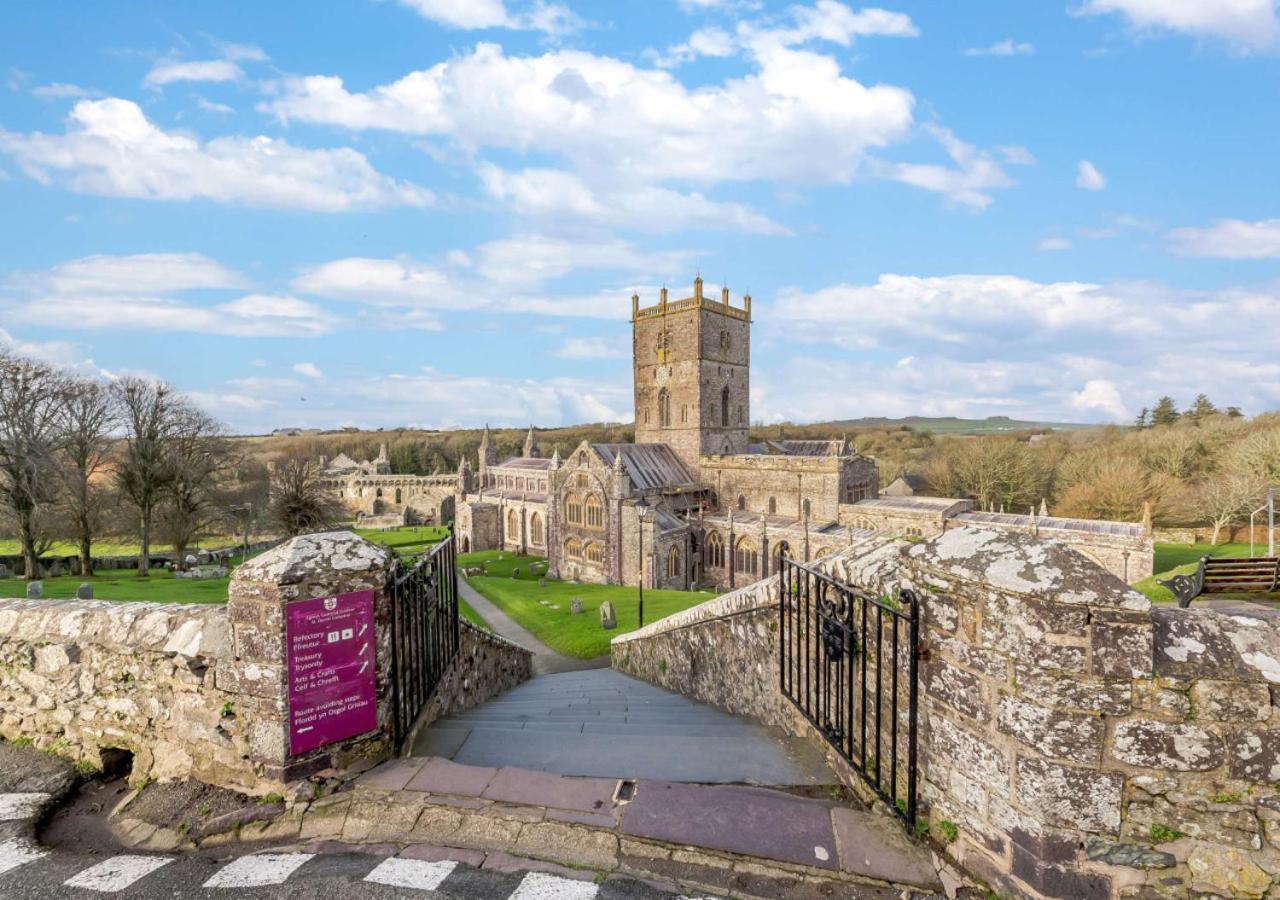 Bwthyn Clyd - St Davids Villa Exteriör bild