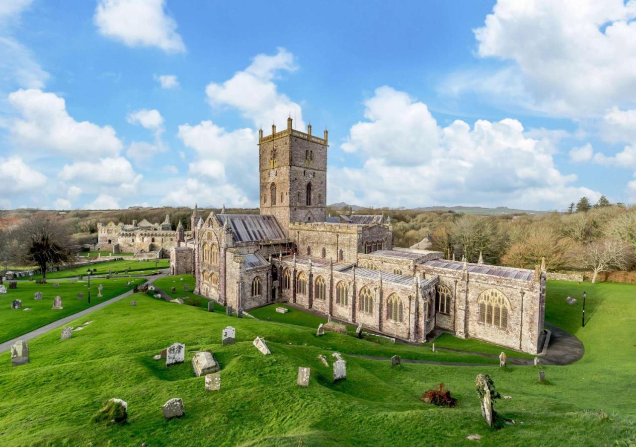 Bwthyn Clyd - St Davids Villa Exteriör bild